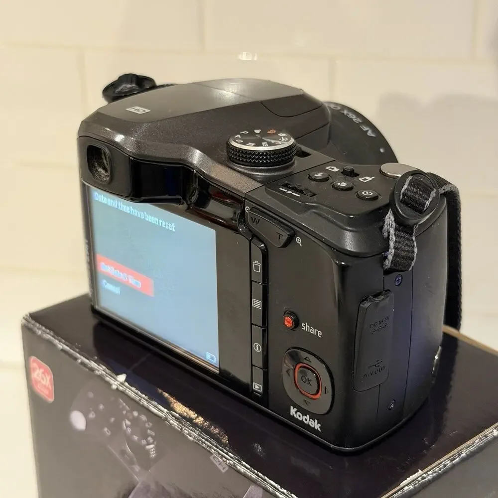 Kodak EasyShare Z981 14MP 26x Zoom Digital Camera Works Box Black